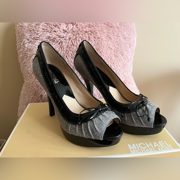 Michael Kors NWT Grey Flannel Black Lolita Open Toe Platform Pump Size 8🩶 - Picture 4 of 12